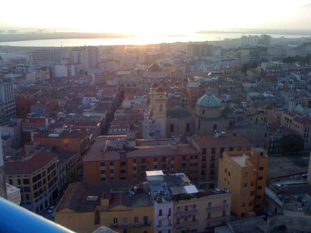 Studio Apartments Centro Storico Via Manno Каляри Екстериор снимка