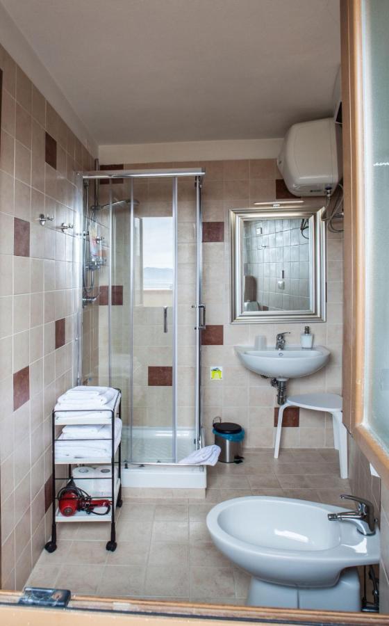 Studio Apartments Centro Storico Via Manno Каляри Екстериор снимка