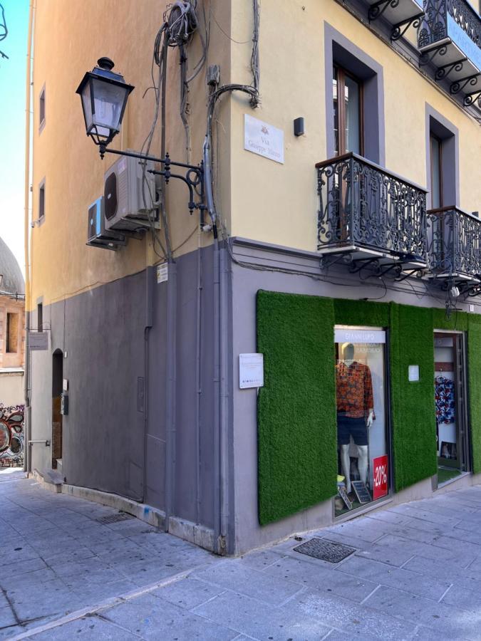 Studio Apartments Centro Storico Via Manno Каляри Екстериор снимка