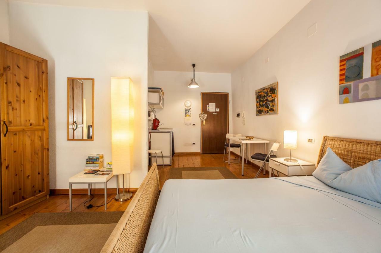 Studio Apartments Centro Storico Via Manno Каляри Екстериор снимка